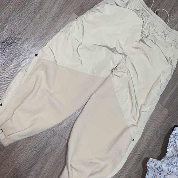 FREE PEOPLE size M Snowcap pants by FP Movement - Picture 4 of 4